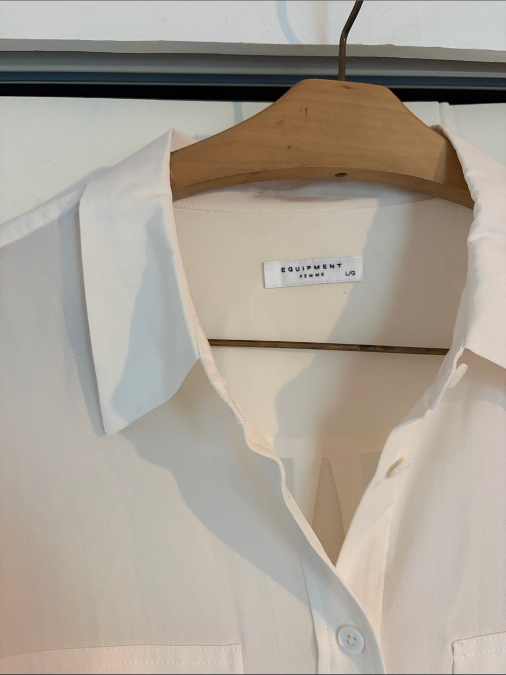 Equipment Slim Signature Short Sleeve Silk Blouse size L - Picture 6 of 7